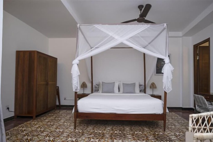 Room 8 of 35