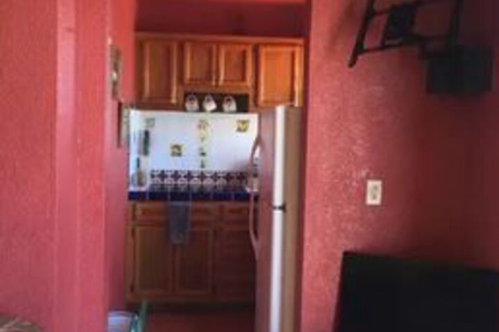 Room 4 of 8