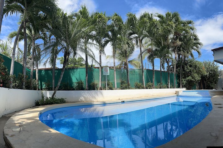 Pool 10 of 17