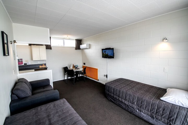 Room 28 of 62