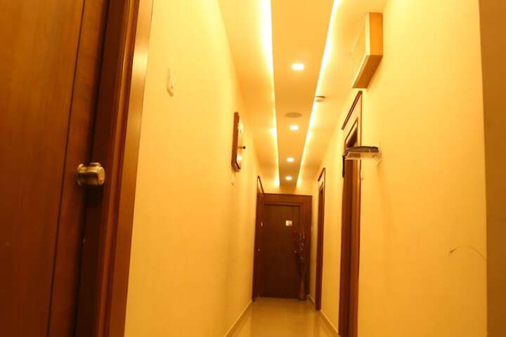 Ballroom/Hall 38 of 52