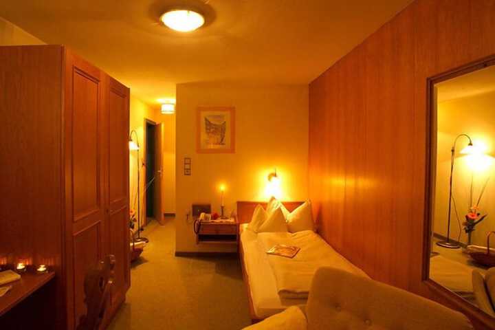 Room 3 of 61