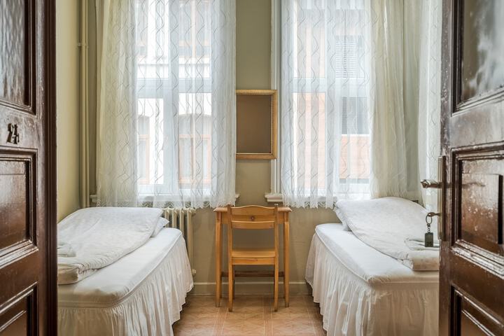 Room 15 of 40