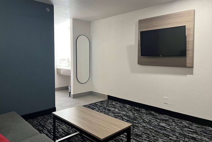 1 King Bed Studio Suite (1 of 20)