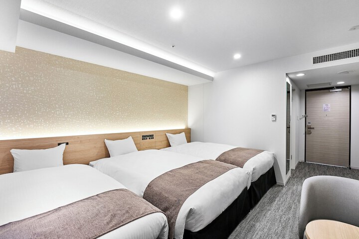 Room 9 of 25