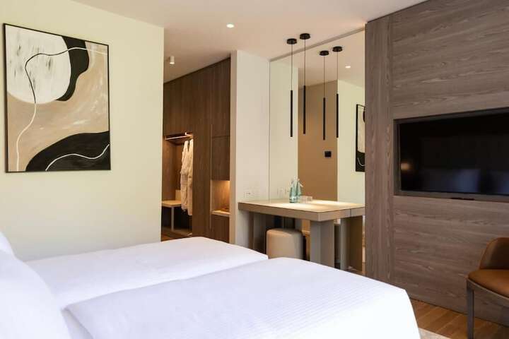 Room 16 of 60