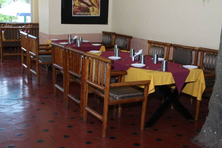 Dining 35 of 51