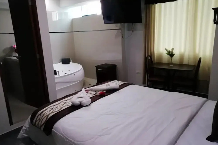 Room 4 of 9
