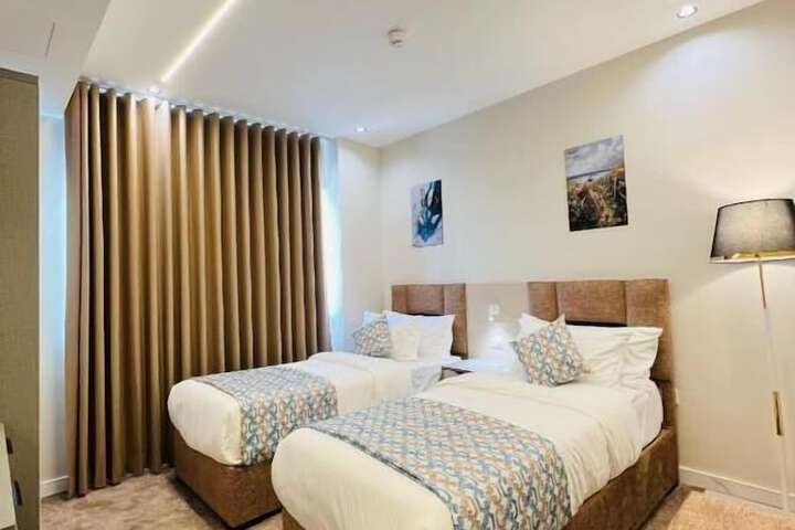 Room 9 of 28
