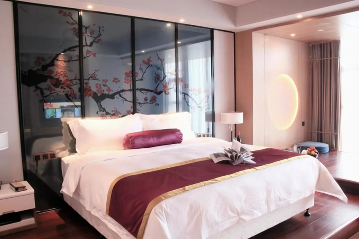 Room 3 of 32