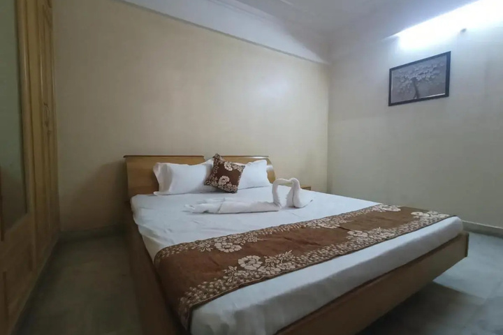 Room 4 of 11