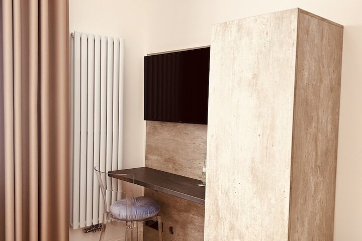 Room 4 of 37