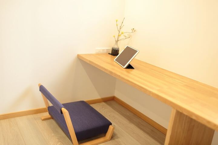 Room 6 of 12