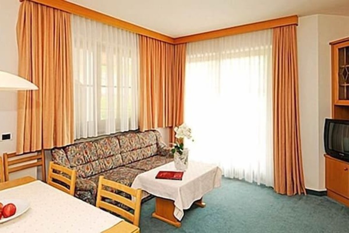 Room 9 of 19