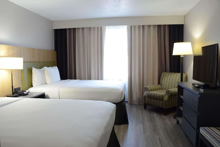 2 Queen Beds (4 of 10)