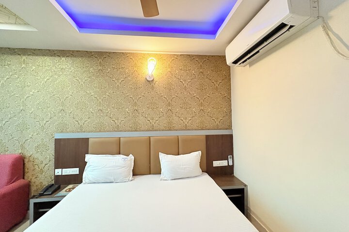 Room 9 of 30