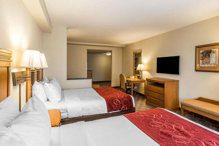 2 Queen Beds Accessible (15 of 17)