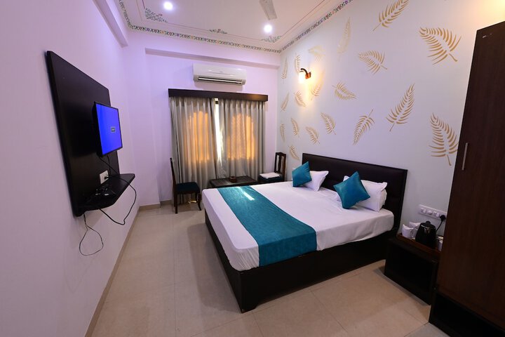 Room 5 of 19