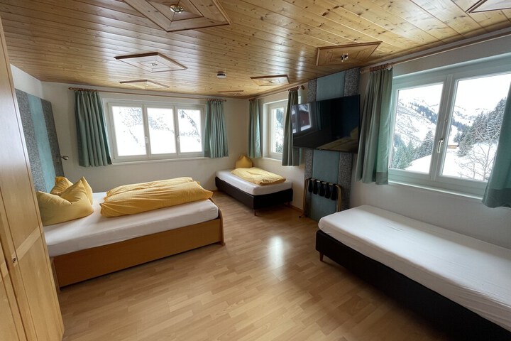 Room 33 of 149