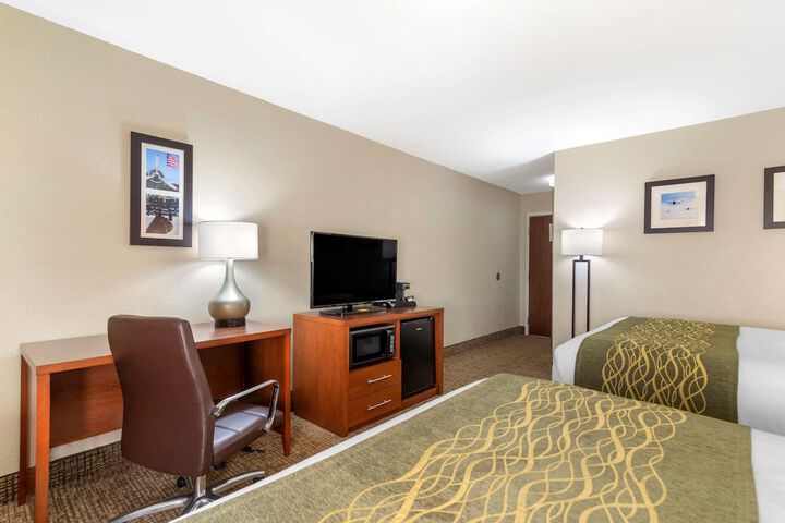2 Queen Beds (5 of 7)