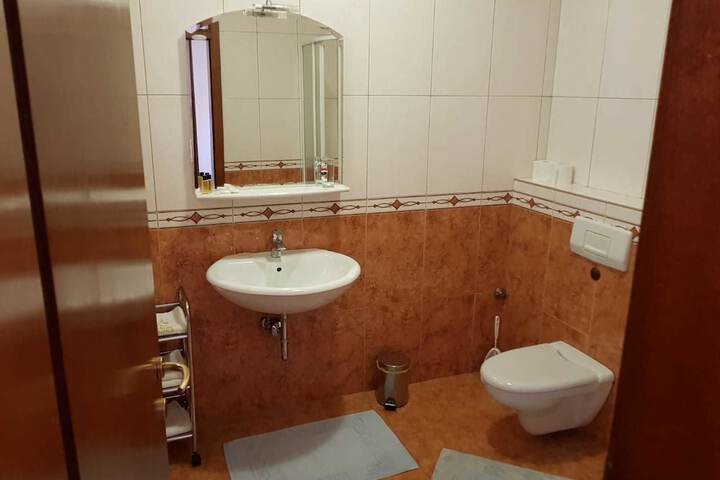 Room 12 of 21