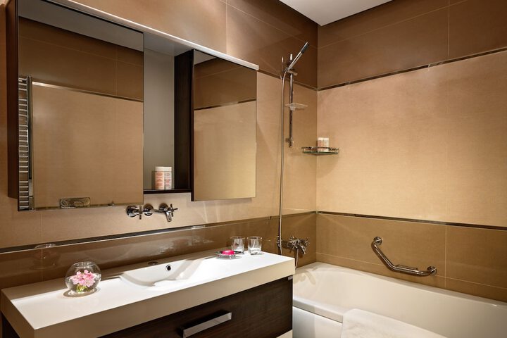Room 53 of 86