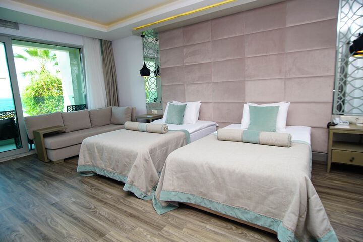 Room 4 of 152