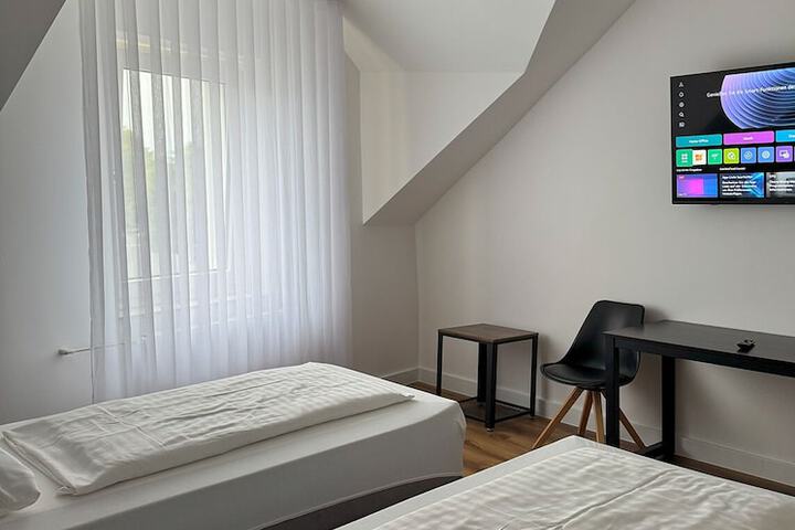 Room 11 of 25