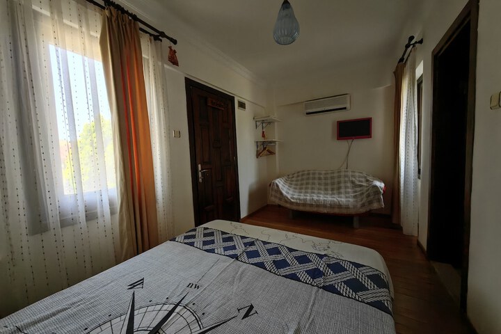 Room 25 of 92