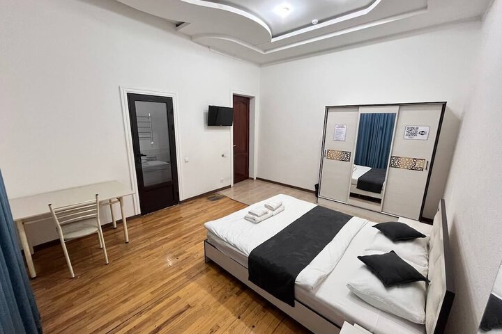 Room 8 of 18