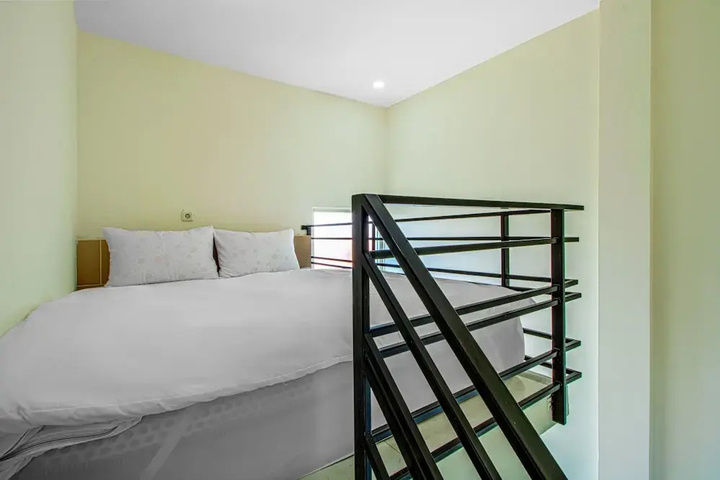 Room 6 of 16