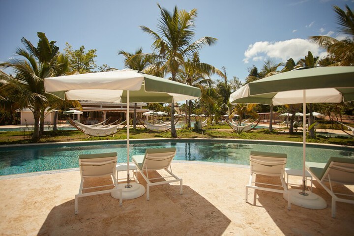 Pool 62 of 125