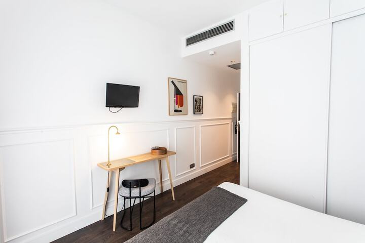 Room 9 of 40