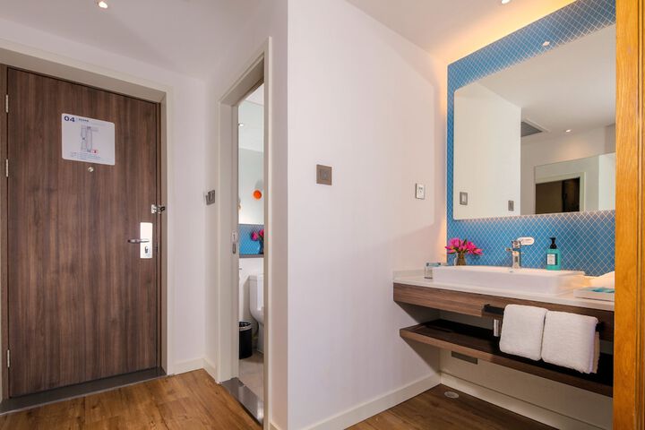 Room 14 of 32