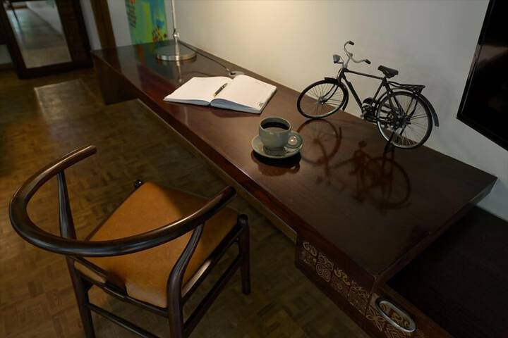 Room 10 of 32