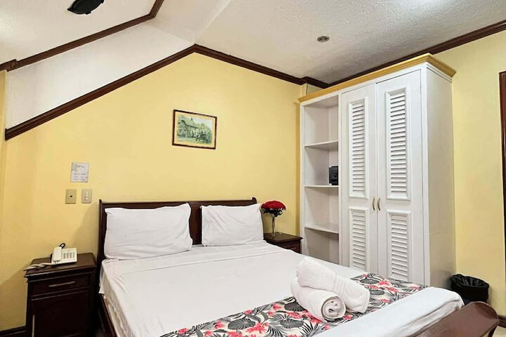 Room 11 of 40