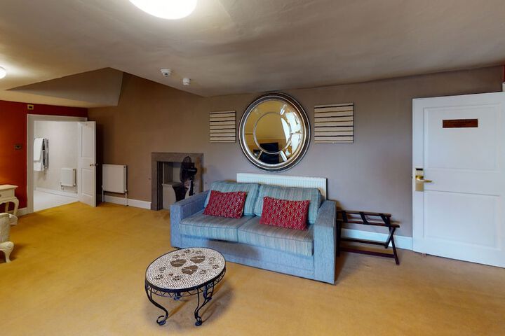 Room 22 of 58