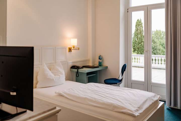 Room 9 of 34