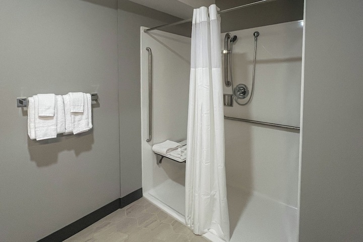 Room 4 of 42