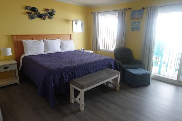 Room 65 of 282