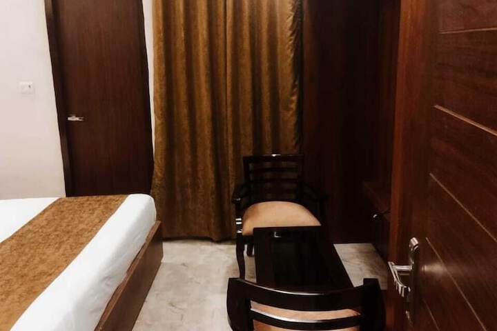 Room 10 of 48