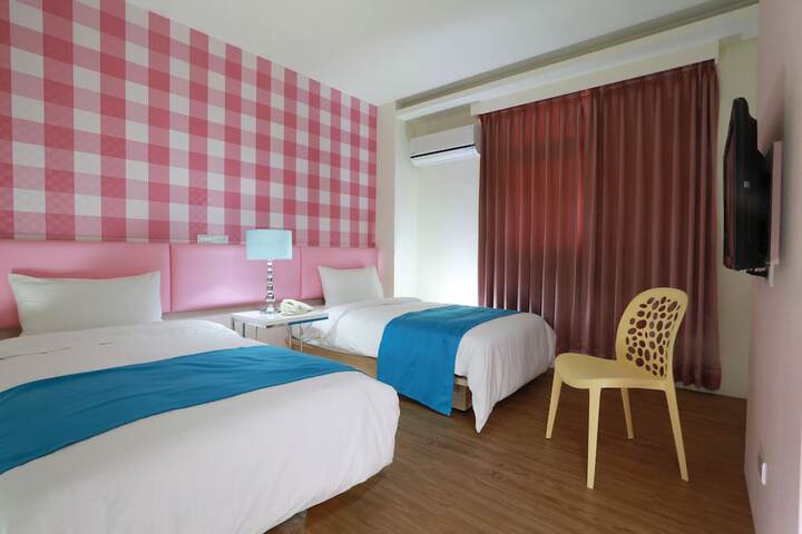 Room 9 of 35