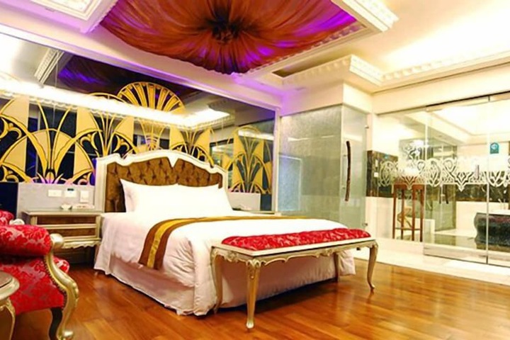 Room 10 of 23