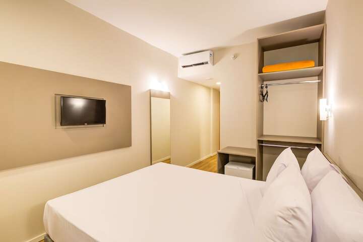 Room 5 of 40