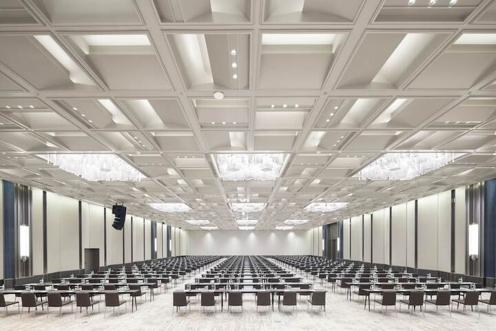 Ballroom/Hall 107 of 251