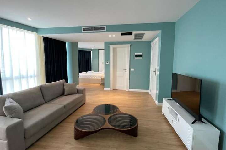 Room 16 of 37