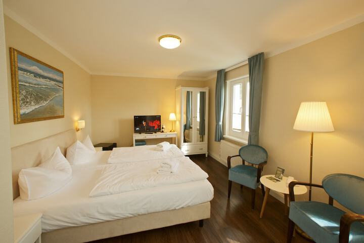 Room 26 of 106