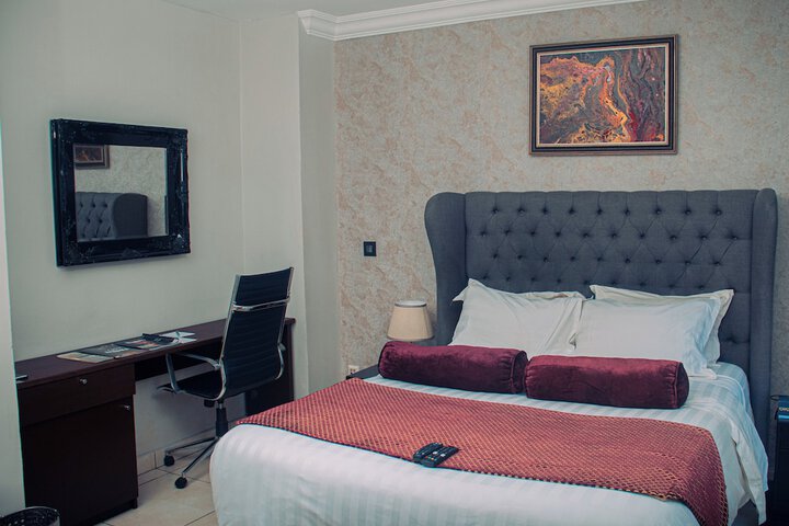 Room 13 of 37