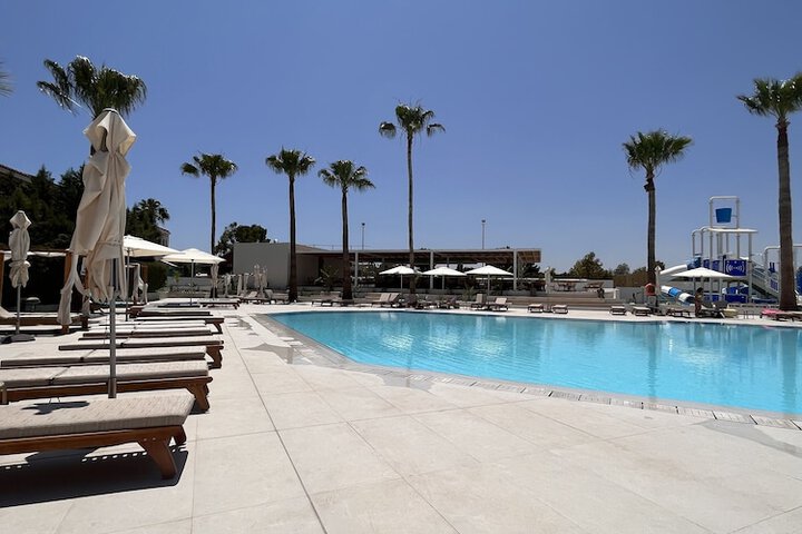 Pool 30 of 90