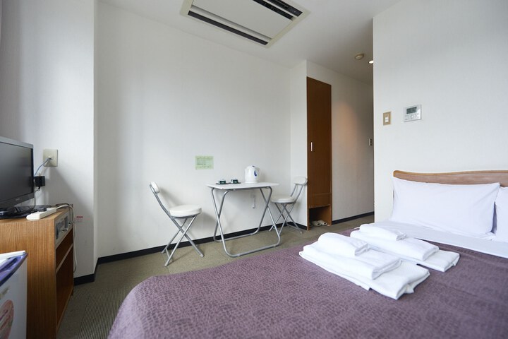 Room 12 of 33